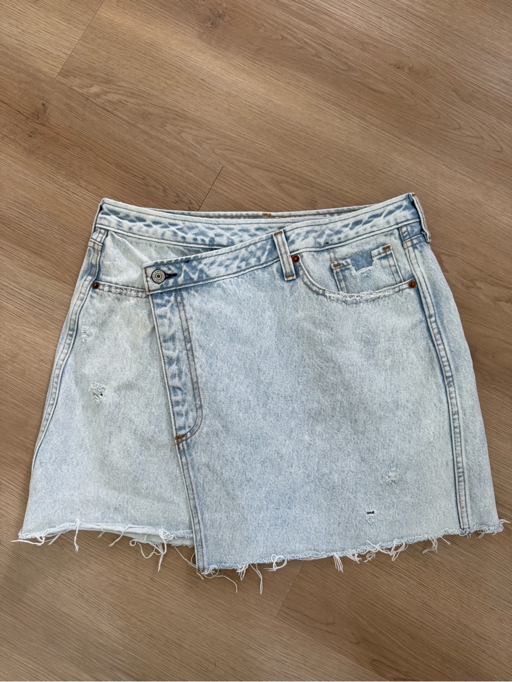 Abercrombie & Fitch Light Blue Asymmetrical Denim Mini Skirt size 31/12